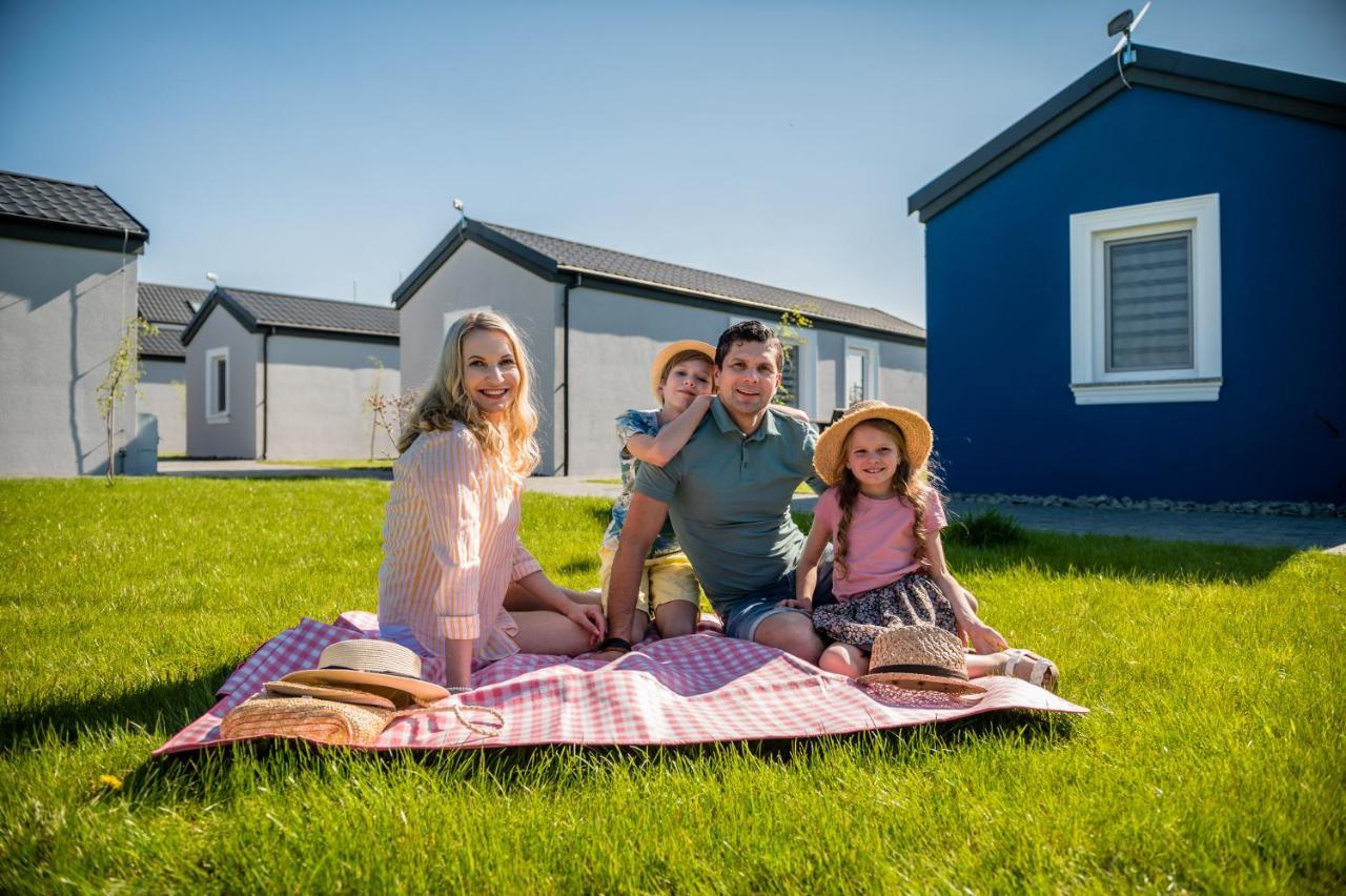 Scandi Village Затор Екстериор снимка