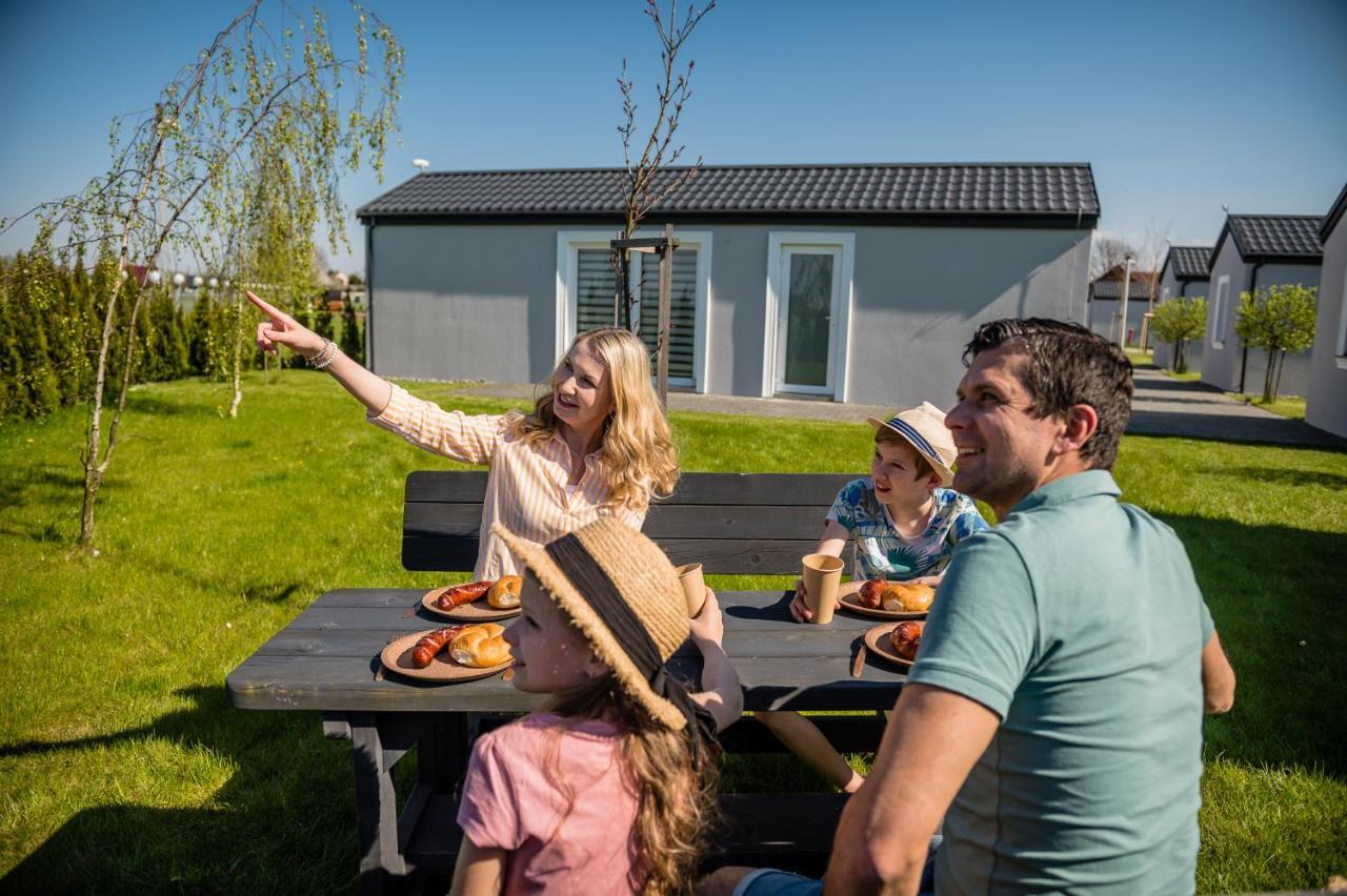 Scandi Village Затор Екстериор снимка